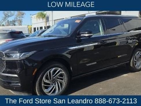 Used 2025 Lincoln Navigator L Reserve AWD/4WD image 3