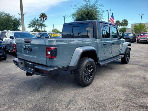 Used 2024 Jeep Gladiator Sport AWD/4WD image 7
