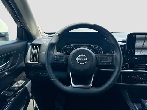 Used 2024 Nissan Pathfinder SL w/ SL Premium Package FWD image 24
