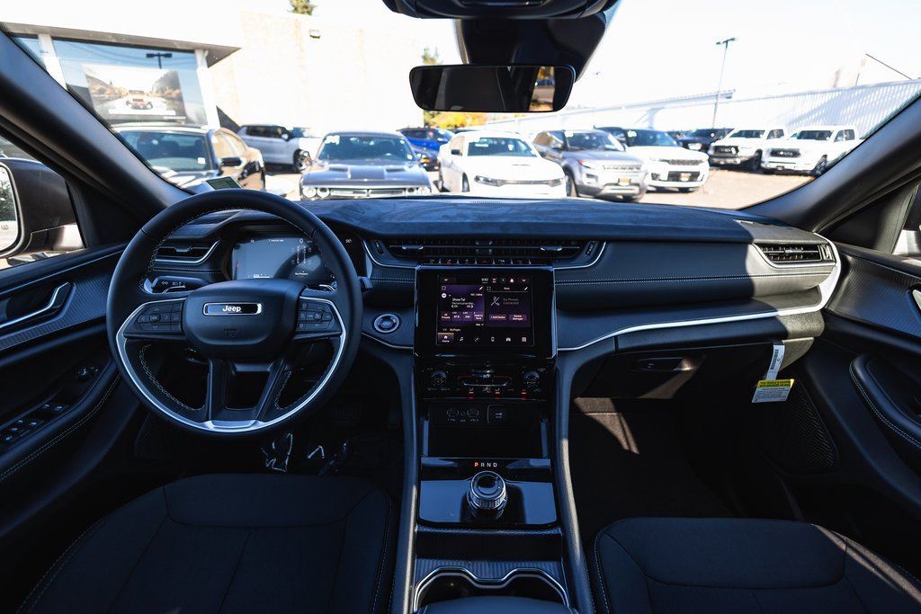 New 2025 Jeep Grand Cherokee Laredo X w/ Trailer Tow Package AWD/4WD image 23