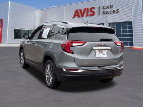 Used 2024 GMC Terrain SLT image 3