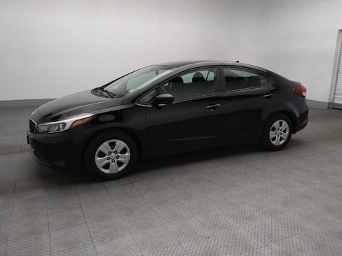 Used 2017 Kia Forte LX FWD image 2