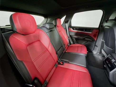 New 2026 Porsche Cayenne image 29