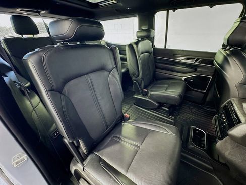 Used 2022 Jeep Wagoneer Series III w/ Premium Group I RWD image 30