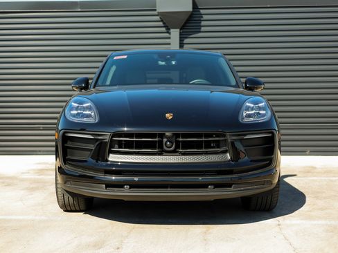 Certified 2025 Porsche Macan image 10
