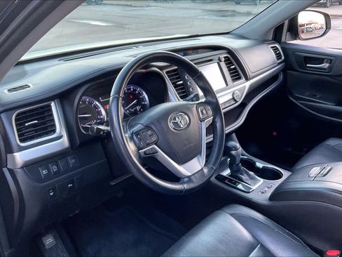 Used 2018 Toyota Highlander Limited image 18
