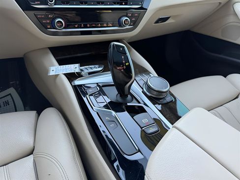 Used 2019 BMW 530i xDrive w/ Convenience Package image 21