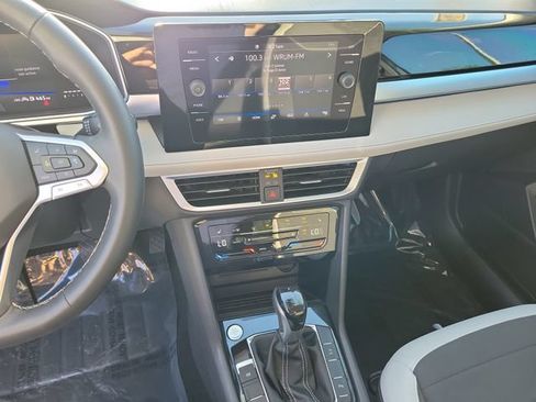 Certified 2025 Volkswagen Taos SE w/ Panoramic Sunroof Package FWD image 23