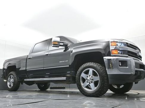 Used 2019 Chevrolet Silverado 2500 LTZ w/ Duramax Plus Package AWD/4WD image 44