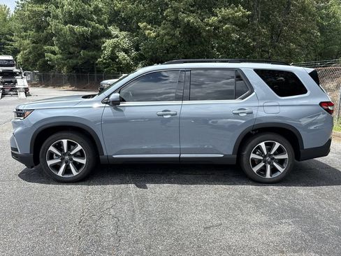 Used 2024 Honda Pilot Touring image 4