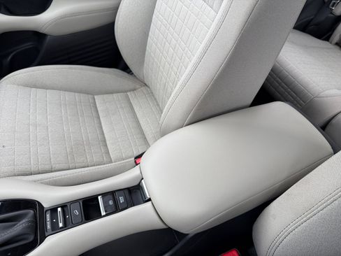 Certified 2025 Honda HR-V LX image 14