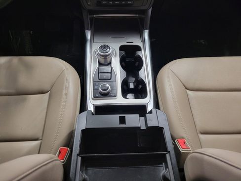 Used 2020 Ford Explorer XLT w/ Equipment Group 202A image 18