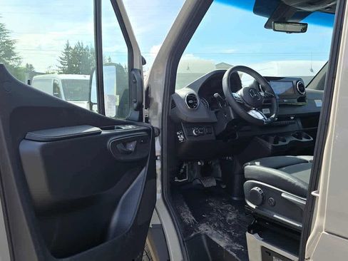 Used 2026 Mercedes-Benz Sprinter 2500 image 22