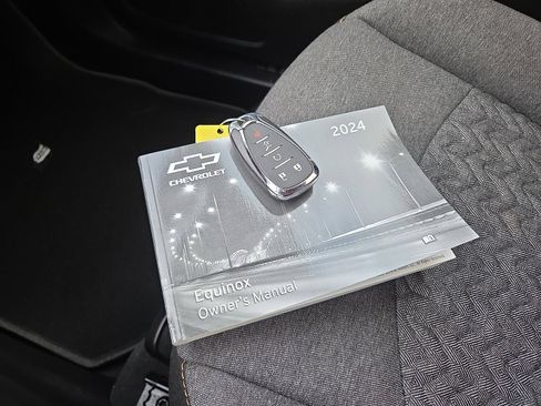 Used 2024 Chevrolet Equinox LT image 38