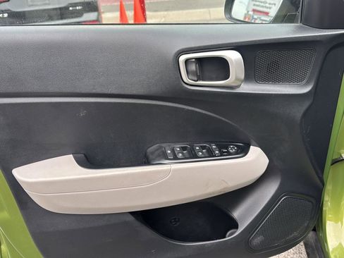 Used 2023 Hyundai Venue SEL w/ Cargo Package image 15