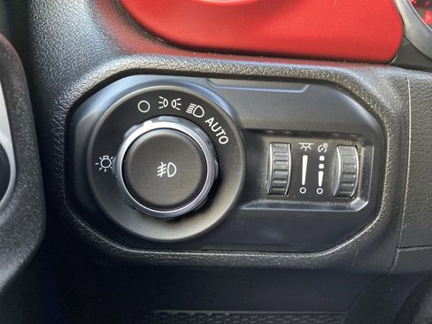 Used 2018 Jeep Wrangler Unlimited Rubicon image 32