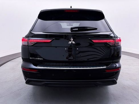 New 2025 Mitsubishi Outlander ES image 6