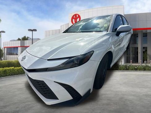 Certified 2025 Toyota Camry SE FWD image 3
