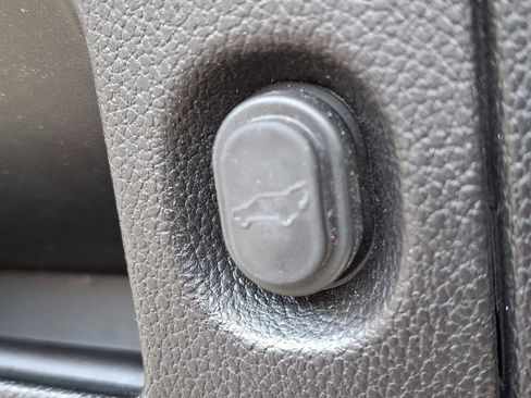 Used 2018 Chevrolet Tahoe LT image 28