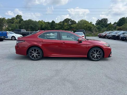 Used 2021 Toyota Camry SE w/ Convenience Package FWD image 8