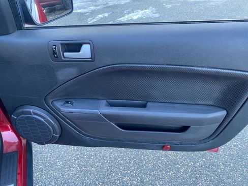 Used 2009 Ford Mustang Convertible image 22