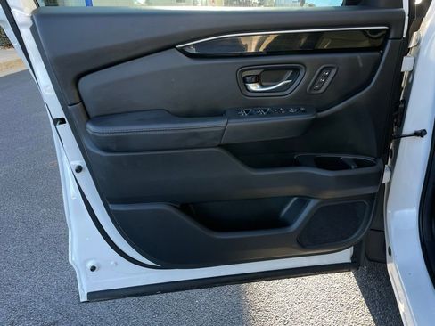 Certified 2025 Honda Pilot EX-L image 24