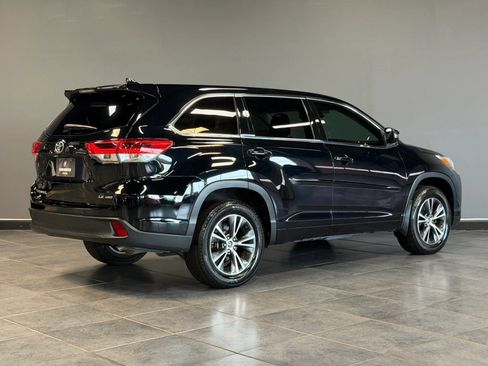 Used 2018 Toyota Highlander Plus AWD/4WD image 5
