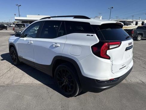 Used 2023 GMC Terrain SLE w/ Driver Convenience Package FWD image 9