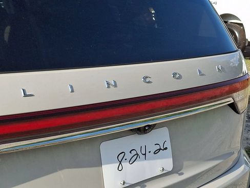 Used 2023 Lincoln Aviator Reserve w/ Equipment Group 201A AWD/4WD image 10