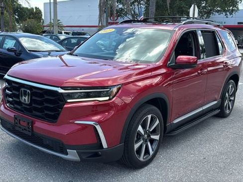 Used 2023 Honda Pilot Touring image 3