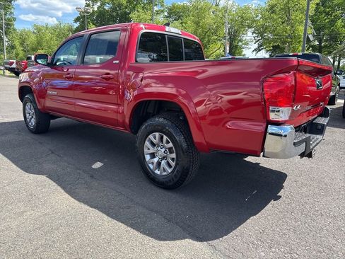 Used 2016 Toyota Tacoma SR5 w/ SR5 Appearance Package (SN) AWD/4WD image 7