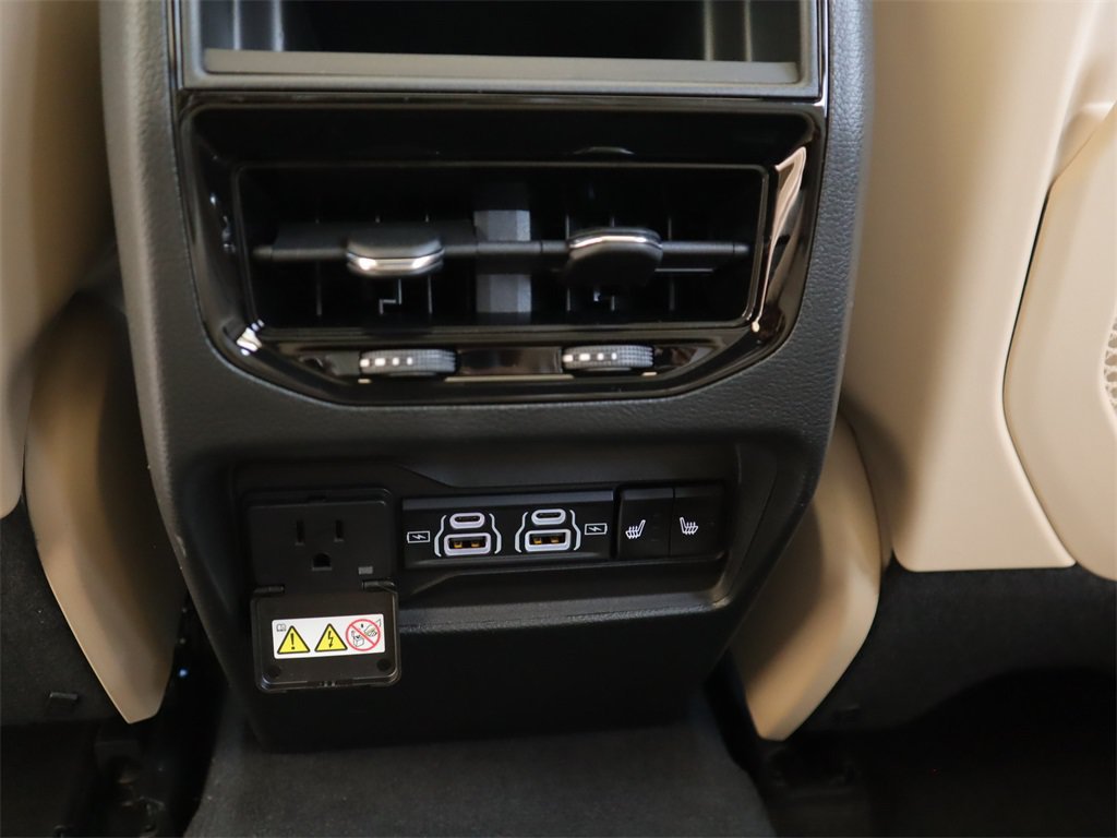 New 2023 Jeep Grand Cherokee Overland w/ Rear Seat Video Group I RWD image 26
