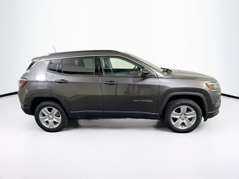 Used 2022 Jeep Compass Latitude w/ Convenience Group AWD/4WD image 4