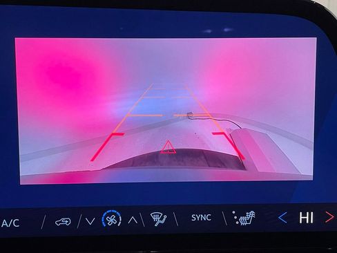 Used 2025 Chevrolet Traverse Z71 image 5