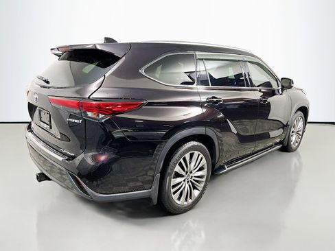 Used 2022 Toyota Highlander Platinum image 4