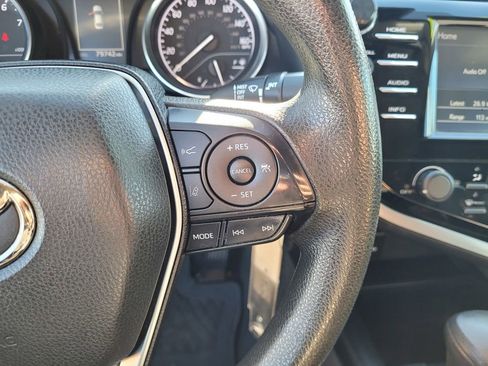 Used 2018 Toyota Camry LE image 21