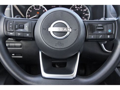 Used 2024 Nissan Rogue SV FWD image 17