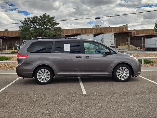 Used 2011 Toyota Sienna Limited w/ Premium Pkg AWD/4WD image 4