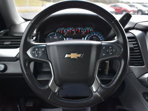 Used 2018 Chevrolet Suburban LT image 19