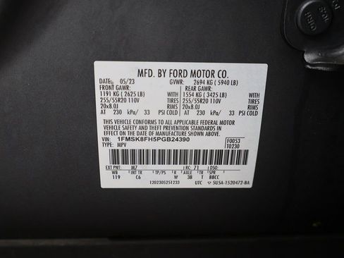 Used 2023 Ford Explorer Limited AWD/4WD image 59