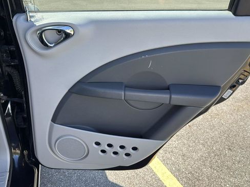 Used 2010 Chrysler PT Cruiser w/ PT Cruiser Couture Edition FWD image 21
