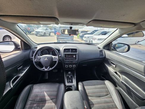 Used 2018 Mitsubishi Outlander Sport SE FWD image 8