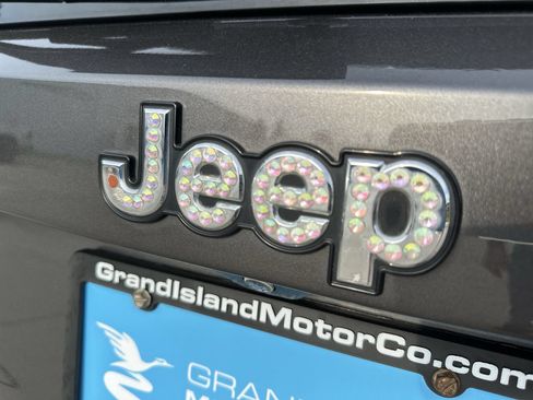 Used 2019 Jeep Renegade Latitude w/ Cold Weather Group AWD/4WD image 31