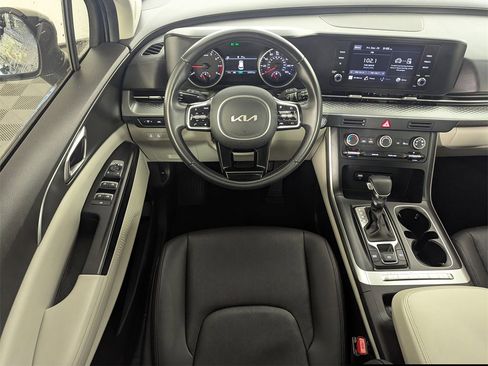 Used 2022 Kia Carnival LX image 14