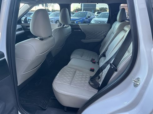 Used 2023 Mitsubishi Outlander SEL image 5