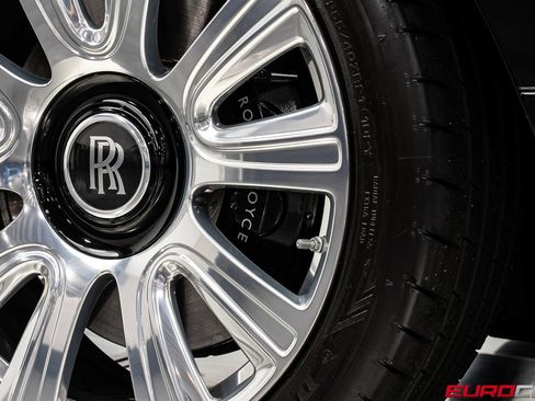 Used 2017 Rolls-Royce Dawn RWD image 23