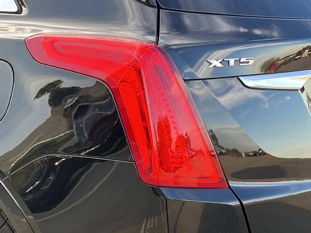 Used 2019 Cadillac XT5 Luxury FWD image 8