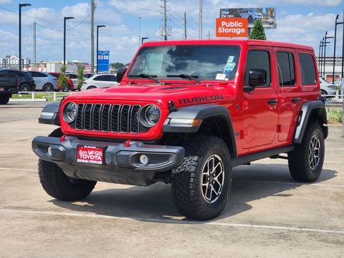 Used 2025 Jeep Wrangler Unlimited Rubicon AWD/4WD image 3