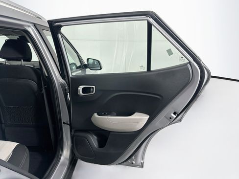 Used 2025 Hyundai Venue SEL FWD image 29
