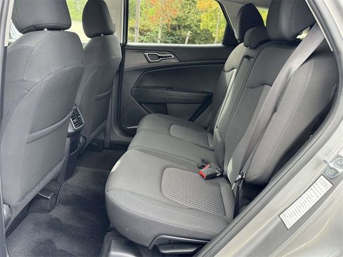 Used 2023 Kia Sportage LX image 16